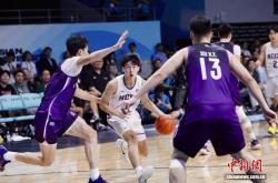 lol合区-球员在比赛中突破对手防守，完成漂亮上篮的简单介绍