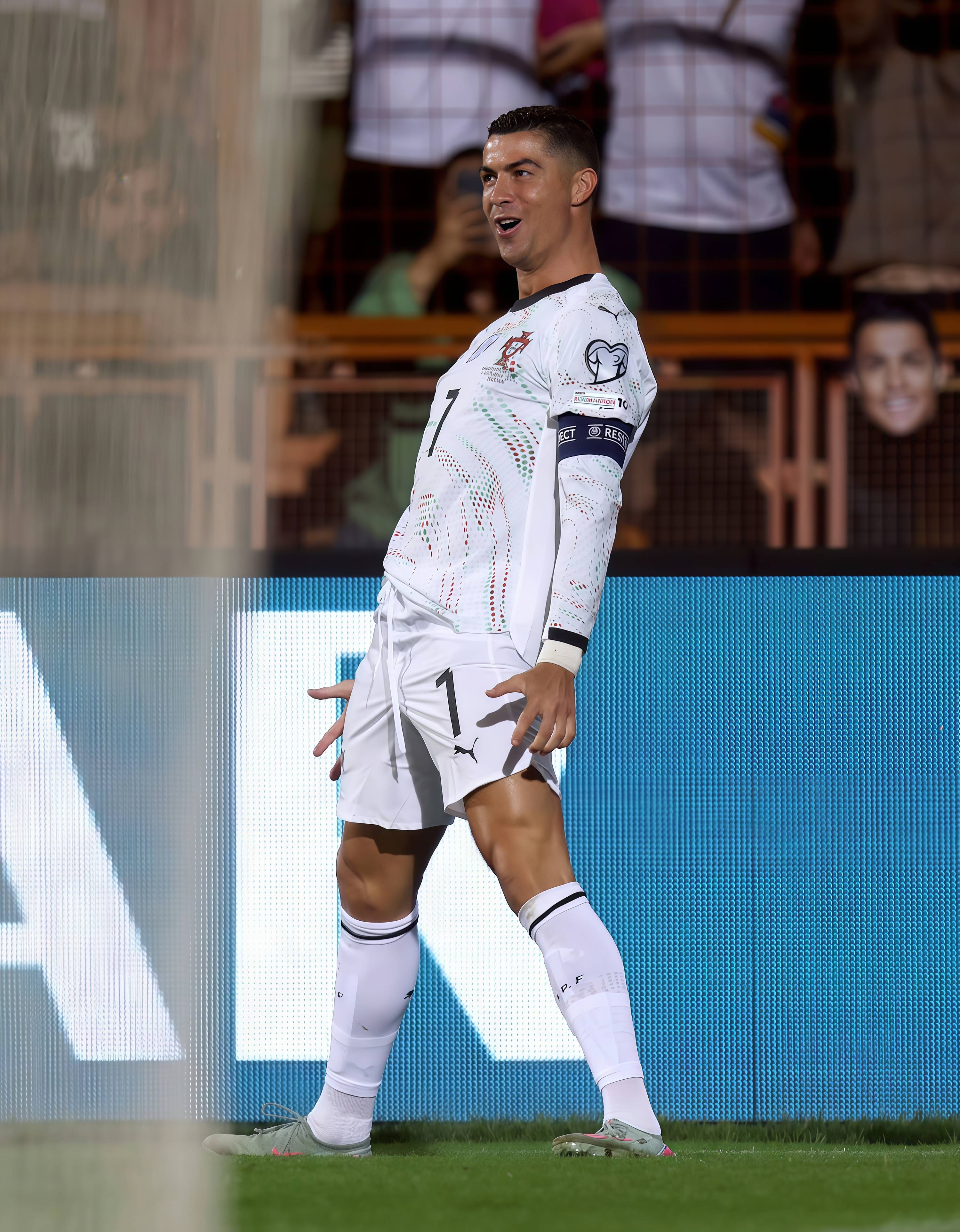 包含英格兰队欧预赛取胜，豪取开门红的词条