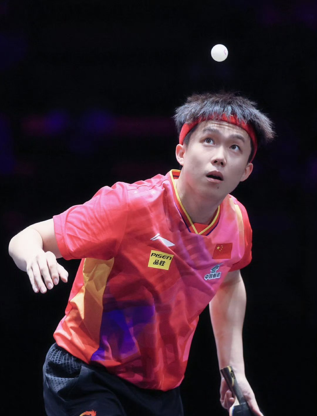 运动员用拼搏换来胜利的时刻