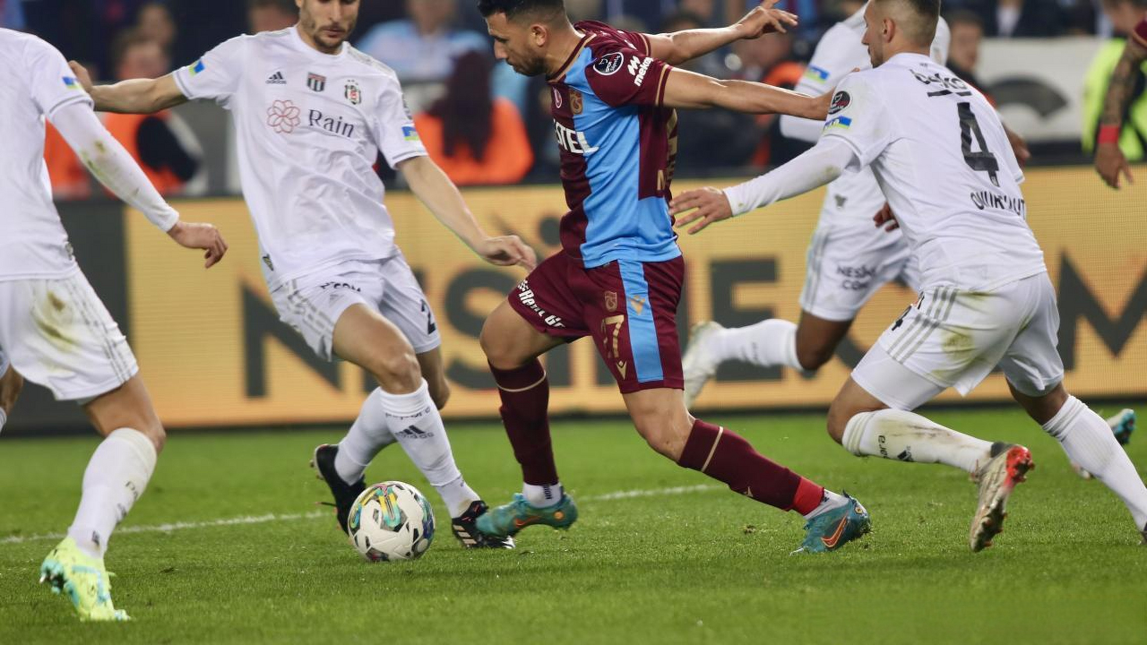 关于西班牙横扫土耳其，伊布点燃赛场的信息